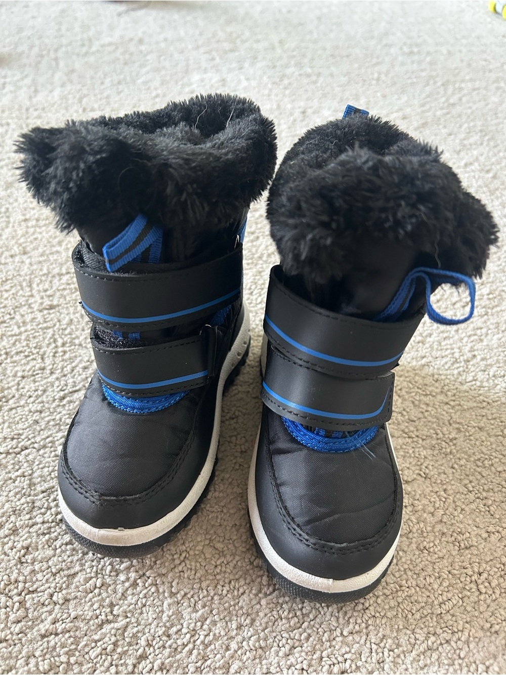 Toddler snow boots size 9